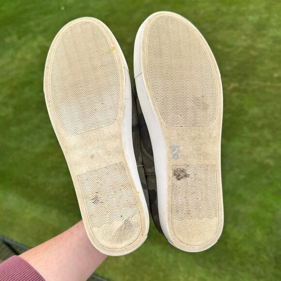 Steve Madden size 9 Shane Suede Leather Camo Wedge Sneakers Booties - Picture 11 of 11